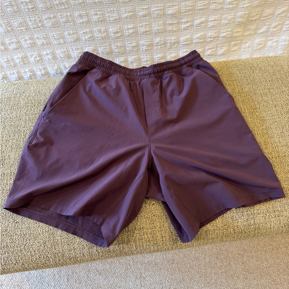 Men's Lululemon Pace Breaker shorts, lined, size M